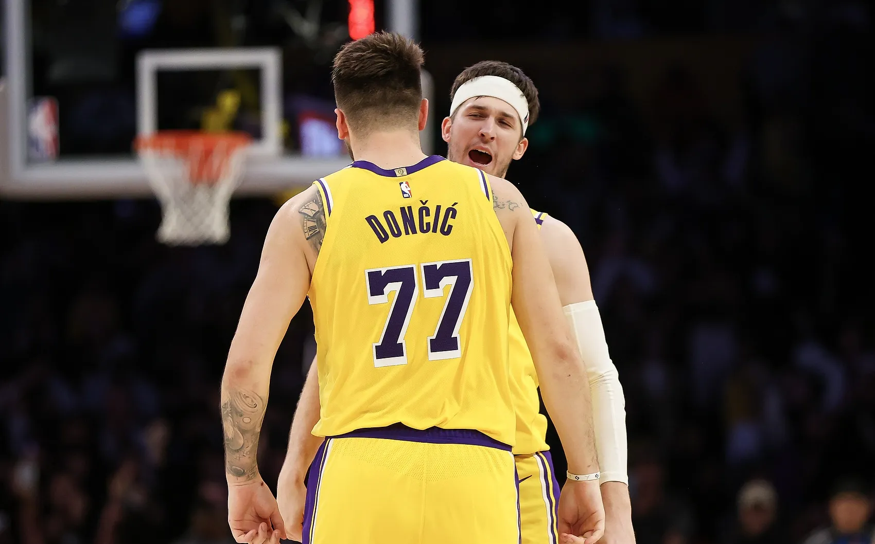 里程碑夜！洛杉矶湖人单刀错失；欧篮联国际比赛日刷纪录；话题不断；阵容厚度经受考验的简单介绍