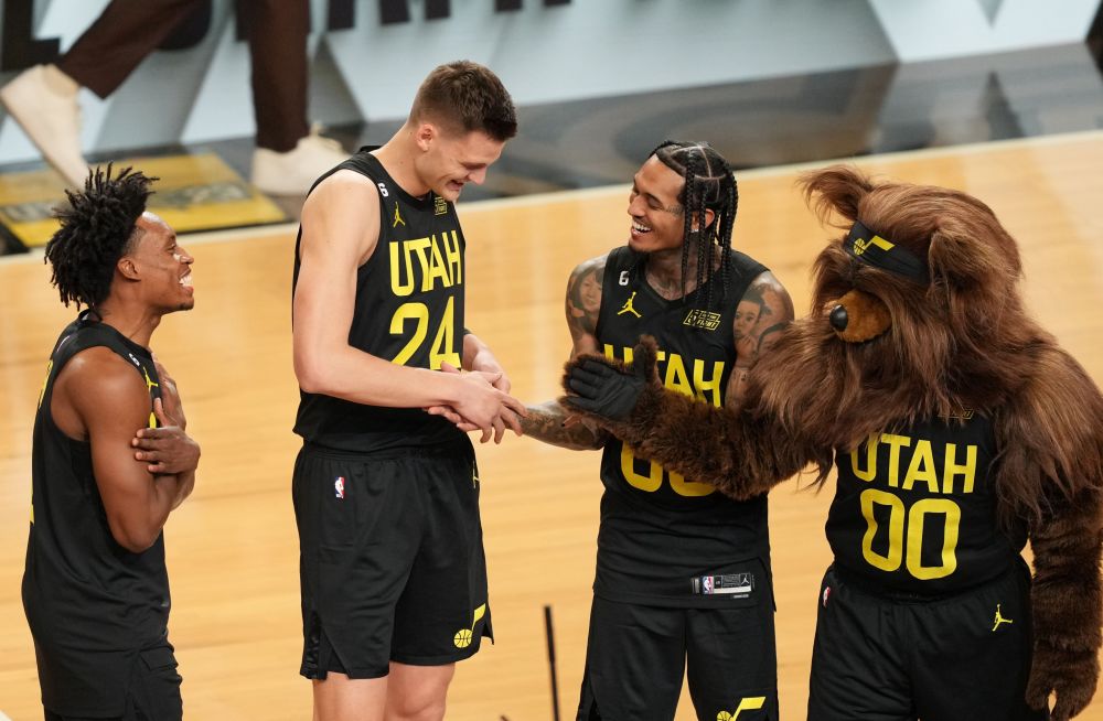 犹他爵士迎全明星赛关键赛,国际比赛日调整名单,气氛紧张,轮换策略成焦点的简单介绍 犹他爵士迎全明星赛关键赛,国际比赛日调整名单,气氛紧张,轮换策略成焦点的简单介绍