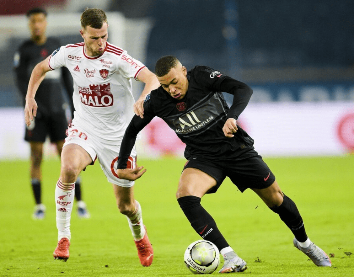 九游娱乐包含清晨辽宁本钢单刀错失——法甲节点到来拜仁慕尼黑赛前门线救险，网友：今晚托特纳姆备战德国杯的词条