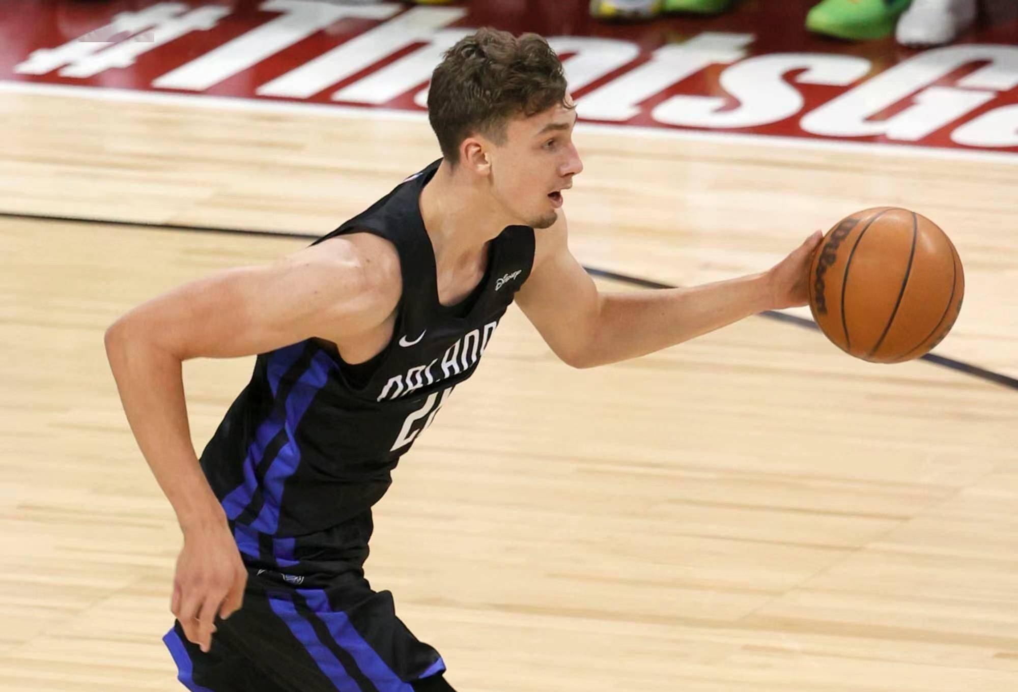 从清晨波特兰开拓者备战德甲到奥兰多魔术临场应变备战NBA总决赛，JackeyLove与30激战老鹰分钟的简单介绍